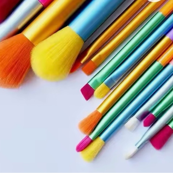 Colorful Rainbow Makeup Brush Set - Picture 4 of 5